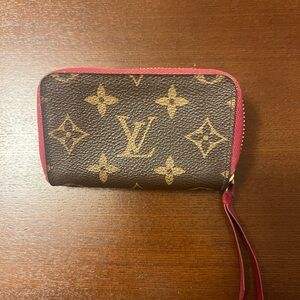 Stunning LV authentic pochette zipper wallet